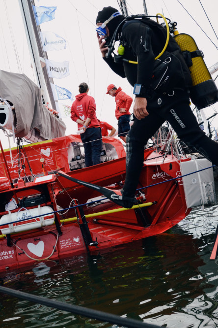 Derniers préparatifs sur les IMOCA de la Course des Caps Boulogne sur Mer Banque Populaire du Nord 2025.