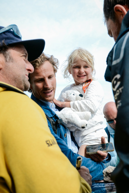Dédidace des skippers Arnaud Boissières et Benjamin Dutreux sur la Course des Caps Boulogne sur Mer Banque Populaire du Nord 2025.