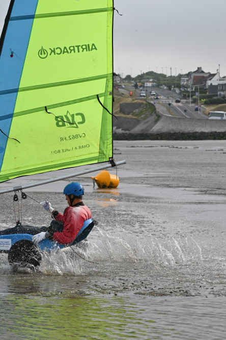 Divertissement des équipes de l'IMOCA NEW EUROPE en char à voile avant le départ de la Course des Caps Boulogne sur Mer Banque Populaire du Nord 2025.