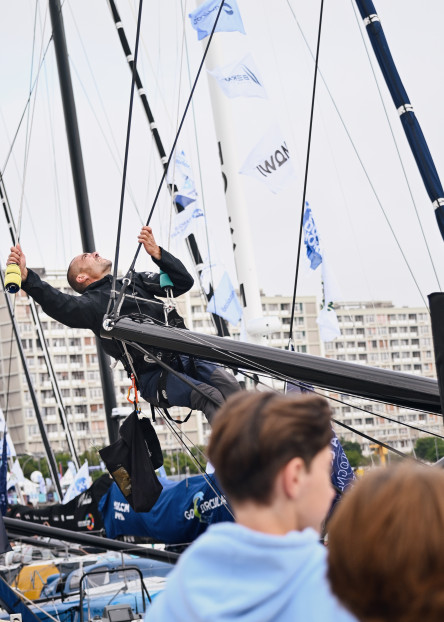 Derniers préparatifs sur les IMOCA de la Course des Caps Boulogne sur Mer Banque Populaire du Nord 2025.