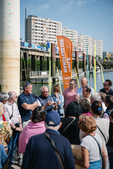 Visite des pontons de la Course des Caps Boulogne sur Mer Banque Populaire du Nord 2025, en présence de Jacques Caraës et Gwen Chapalain.