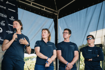 Présentation des skippers de Charal et Teamwork Team SNEF suivi d'une séance de dédicace avec le public du village de la Course des Caps Boulogne sur Mer Banque Populaire du Nord 2025.