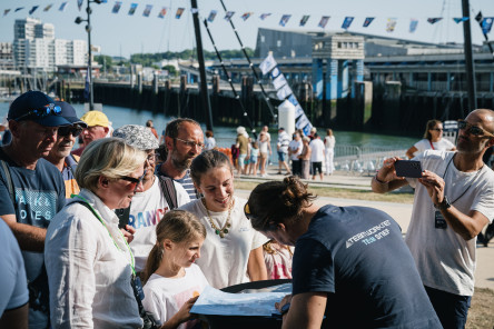 Présentation des skippers de Charal et Teamwork Team SNEF suivi d'une séance de dédicace avec le public du village de la Course des Caps Boulogne sur Mer Banque Populaire du Nord 2025.