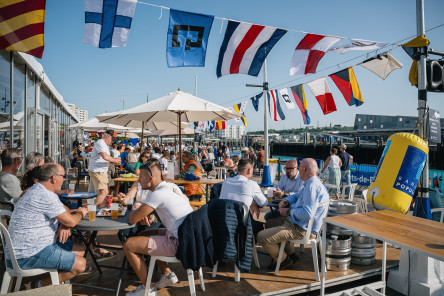 Ambiances sur le bar La Trinquette, sur le village de la Course des Caps Boulogne sur Mer Banque Populaire du Nord 2025.