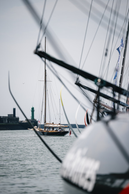Les bateaux Pen Duick arrivant proche des IMOCA de la Course des Caps Boulogne sur Mer Banque Populaire du Nord 2025.