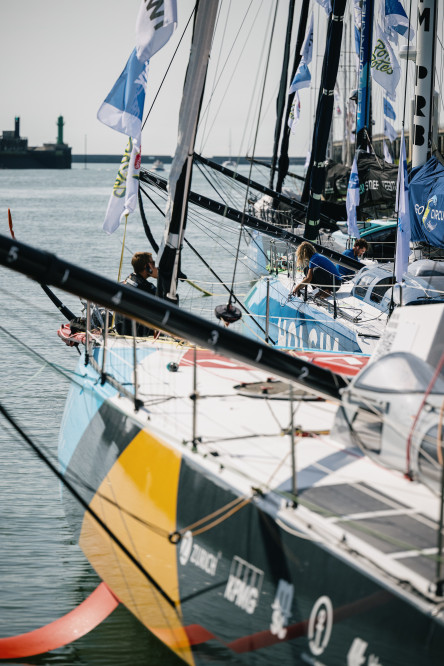 Animation sur les pontons de la Course des Caps Boulogne sur Mer Banque Populaire du Nord 2025.