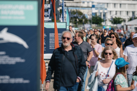 Public sur le village de la Course des Caps Boulogne sur Mer Banque Populaire du Nord 2025.