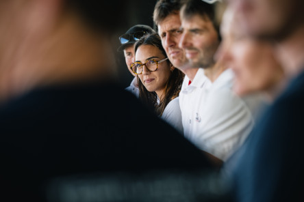 Présentation des skippers de Charal et Teamwork Team SNEF suivi d'une séance de dédicace avec le public du village de la Course des Caps Boulogne sur Mer Banque Populaire du Nord 2025.