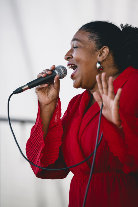 Concert de Soulcombo sur la scène du village de la Course des Caps Boulogne sur Mer Banque Populaire du Nord 2025, le mercredi 25 Juin 2025.