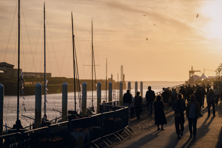 Coucher de Soleil sur les pontons et le village de la Course des Caps Boulogne sur Mer Banque Populaire du Nord 2025.