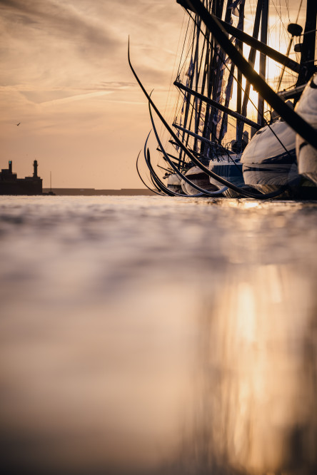 Coucher de Soleil sur les pontons et le village de la Course des Caps Boulogne sur Mer Banque Populaire du Nord 2025.