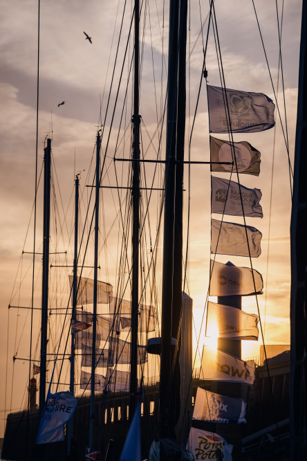 Coucher de Soleil sur les pontons et le village de la Course des Caps Boulogne sur Mer Banque Populaire du Nord 2025.