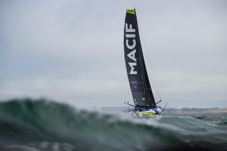 Runs de vitesse des IMOCA au large de Boulogne-Sur-Mer lors de la Course des Caps Boulogne sur Mer Banque Populaire du Nord 2025.