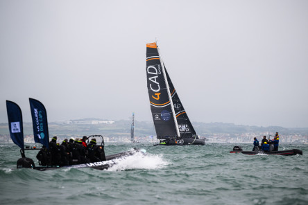Runs de vitesse des IMOCA au large de Boulogne-Sur-Mer lors de la Course des Caps Boulogne sur Mer Banque Populaire du Nord 2025.