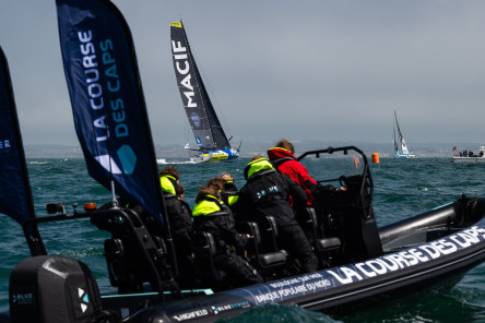Runs de vitesse des IMOCA au large de Boulogne-Sur-Mer lors de la Course des Caps Boulogne sur Mer Banque Populaire du Nord 2025.