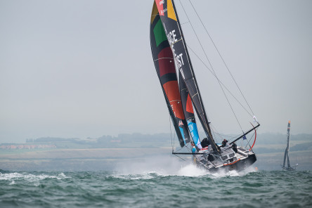 Runs de vitesse des IMOCA au large de Boulogne-Sur-Mer lors de la Course des Caps Boulogne sur Mer Banque Populaire du Nord 2025.