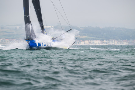 Runs de vitesse des IMOCA au large de Boulogne-Sur-Mer lors de la Course des Caps Boulogne sur Mer Banque Populaire du Nord 2025.