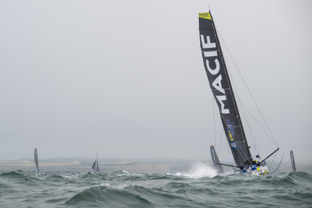 Runs de vitesse des IMOCA au large de Boulogne-Sur-Mer lors de la Course des Caps Boulogne sur Mer Banque Populaire du Nord 2025.