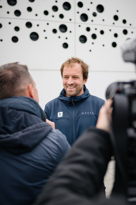 Interview média de certains skippers en marge du briefing météo avant le départ de la Course des Caps Boulogne sur Mer Banque Populaire du Nord 2025.