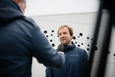 Interview média de certains skippers en marge du briefing météo avant le départ de la Course des Caps Boulogne sur Mer Banque Populaire du Nord 2025.