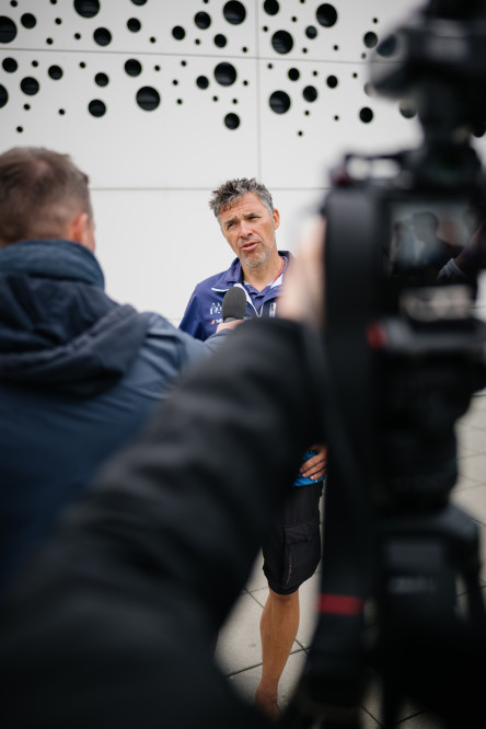 Interview média de certains skippers en marge du briefing météo avant le départ de la Course des Caps Boulogne sur Mer Banque Populaire du Nord 2025.