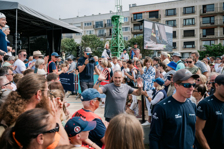 Ambiance avant départ sur le village de la Course des Caps Boulogne sur Mer Banque Populaire du Nord 2025.