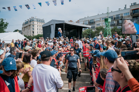 Ambiance avant départ sur le village de la Course des Caps Boulogne sur Mer Banque Populaire du Nord 2025.