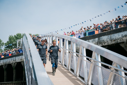Ambiance avant départ sur le village de la Course des Caps Boulogne sur Mer Banque Populaire du Nord 2025.