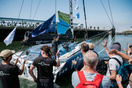 Ambiance avant départ sur le village de la Course des Caps Boulogne sur Mer Banque Populaire du Nord 2025.