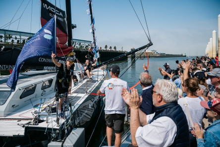 Ambiance avant départ sur le village de la Course des Caps Boulogne sur Mer Banque Populaire du Nord 2025.