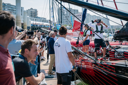 Ambiance avant départ sur le village de la Course des Caps Boulogne sur Mer Banque Populaire du Nord 2025.
