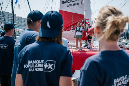 Ambiance avant départ sur le village de la Course des Caps Boulogne sur Mer Banque Populaire du Nord 2025.