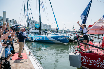Ambiance avant départ sur le village de la Course des Caps Boulogne sur Mer Banque Populaire du Nord 2025.