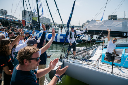 Ambiance avant départ sur le village de la Course des Caps Boulogne sur Mer Banque Populaire du Nord 2025.