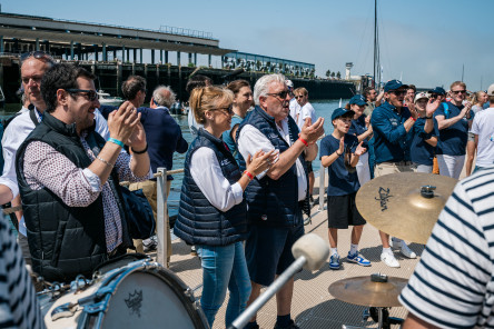 Ambiance avant départ sur le village de la Course des Caps Boulogne sur Mer Banque Populaire du Nord 2025.