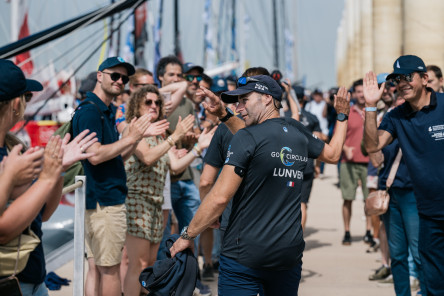 Ambiance avant départ sur le village de la Course des Caps Boulogne sur Mer Banque Populaire du Nord 2025.