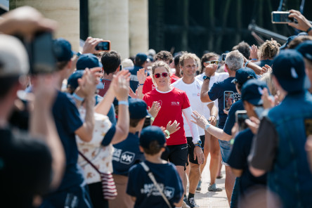 Ambiance avant départ sur le village de la Course des Caps Boulogne sur Mer Banque Populaire du Nord 2025.