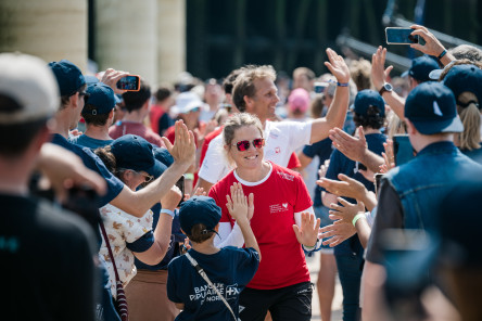 Ambiance avant départ sur le village de la Course des Caps Boulogne sur Mer Banque Populaire du Nord 2025.