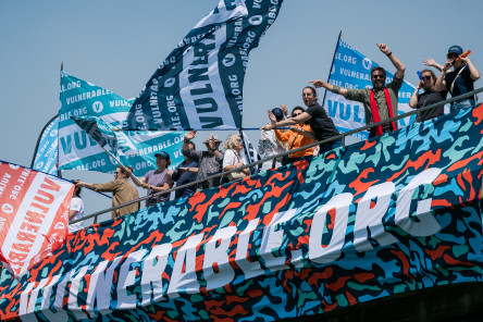 Ambiance avant départ sur le village de la Course des Caps Boulogne sur Mer Banque Populaire du Nord 2025.