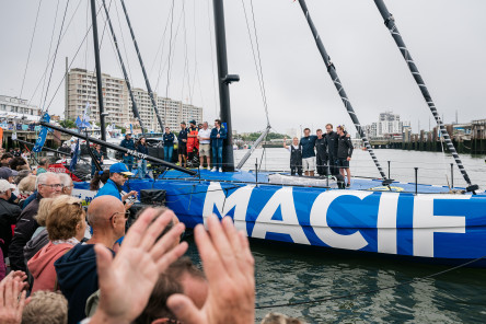 Retour des IMOCA aux pontons de la Course des Caps Boulogne sur Mer Banque Populaire du Nord 2025.