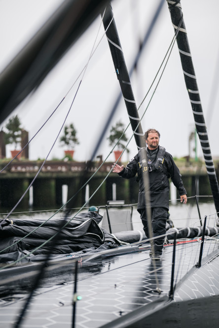 Arrivée de l'IMOCA 4Cad La Mie Câline, huitième de la Course des Caps Boulogne sur Mer Banque Populaire du Nord 2025.