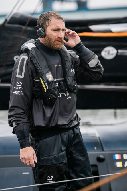 Arrivée de l'IMOCA 4Cad La Mie Câline, huitième de la Course des Caps Boulogne sur Mer Banque Populaire du Nord 2025.