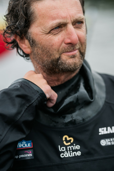 Arrivée de l'IMOCA 4Cad La Mie Câline, huitième de la Course des Caps Boulogne sur Mer Banque Populaire du Nord 2025.