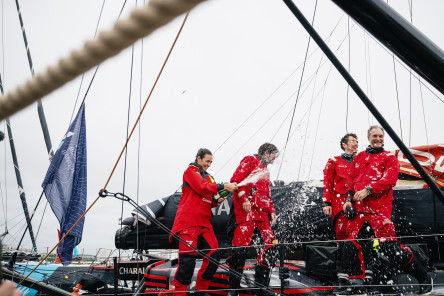Arrivée de l'IMOCA Charal, cinquième de la Course des Caps Boulogne sur Mer Banque Populaire du Nord 2025.