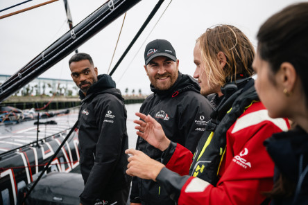 Arrivée de l'IMOCA Charal, cinquième de la Course des Caps Boulogne sur Mer Banque Populaire du Nord 2025.
