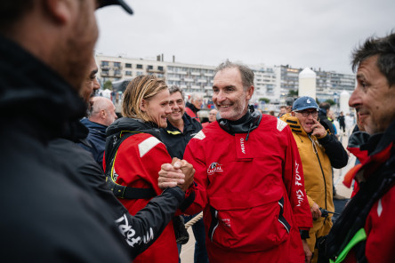 Arrivée de l'IMOCA Charal, cinquième de la Course des Caps Boulogne sur Mer Banque Populaire du Nord 2025.