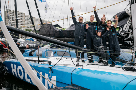 Arrivée du troisième IMOCA, Holcim PRB, troisième de la Course des Caps Boulogne sur Mer Banque Populaire du Nord 2025.