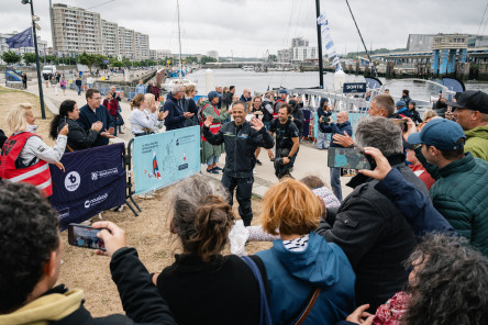 Arrivée du troisième IMOCA, Holcim PRB, troisième de la Course des Caps Boulogne sur Mer Banque Populaire du Nord 2025.