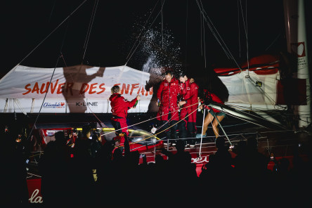 Arrivée de l'IMOCA Iniatives Coeur, septième de la Course des Caps Boulogne sur Mer Banque Populaire du Nord 2025.
