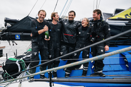 Arrivée du premier IMOCA, MACIF Prévoyance, grand gagnant de la Course des Caps Boulogne sur Mer Banque Populaire du Nord 2025.
